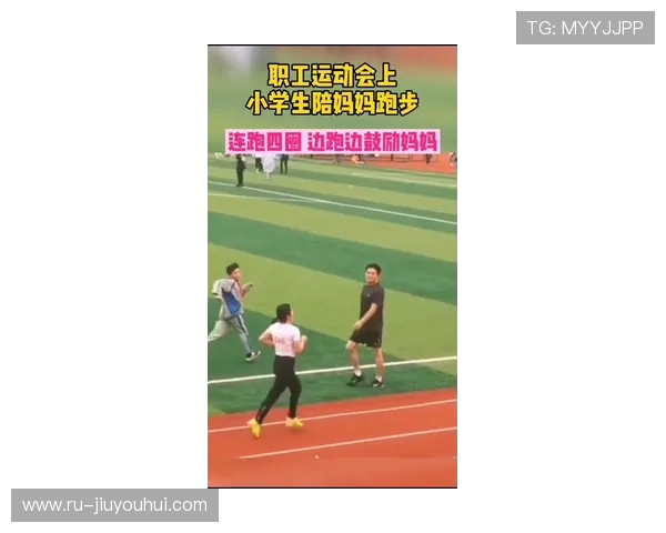 成都踢足球妈妈带动孩子运动热潮 展现坚韧精神与家庭和谐美好结合